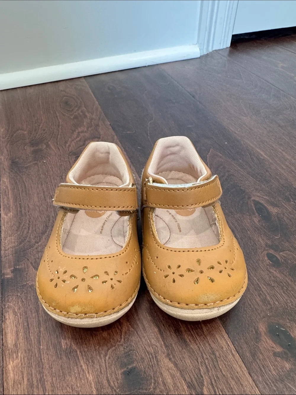 Stride Rite Leather Baby Girls Mary Jane’s Shoes Velcro Strap, size 4 Tan - Picture 4 of 9